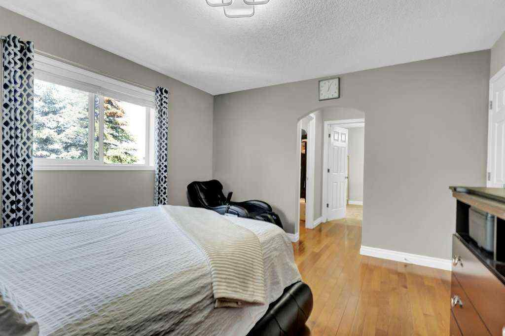 MLS® A2240444 - 558 Fairways Crescent NW in Fairways Airdrie, Residential