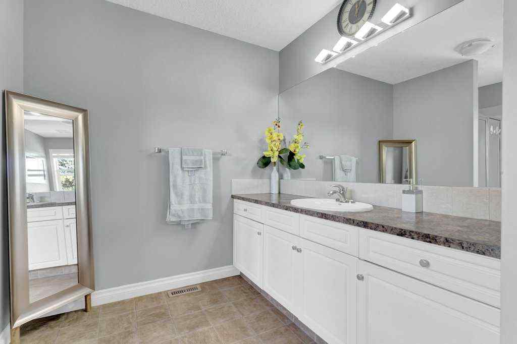 MLS® A2240444 - 558 Fairways Crescent NW in Fairways Airdrie, Residential