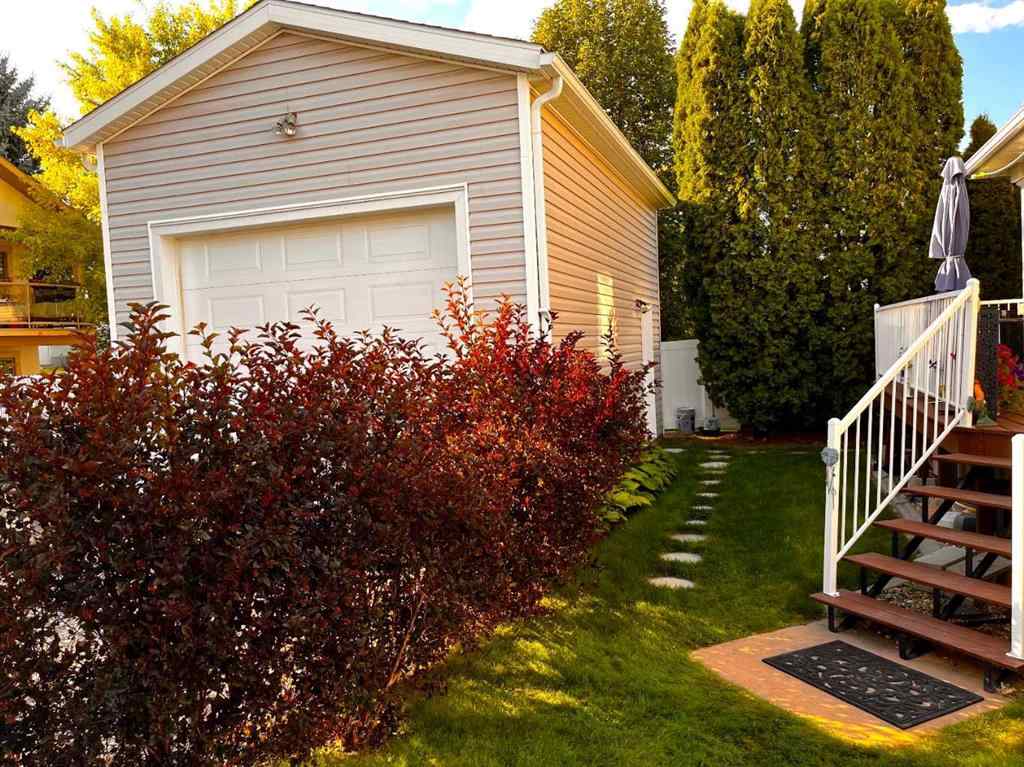 MLS® A2240453 - 904 Spruce Way SE in SE Southridge Medicine Hat, Residential