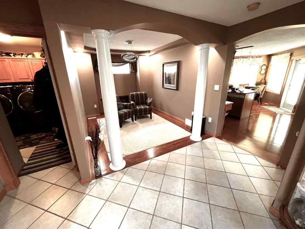 MLS® A2240453 - 904 Spruce Way SE in SE Southridge Medicine Hat, Residential
