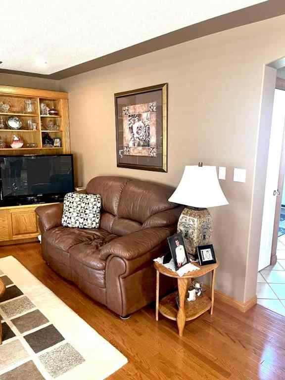 MLS® A2240453 - 904 Spruce Way SE in SE Southridge Medicine Hat, Residential