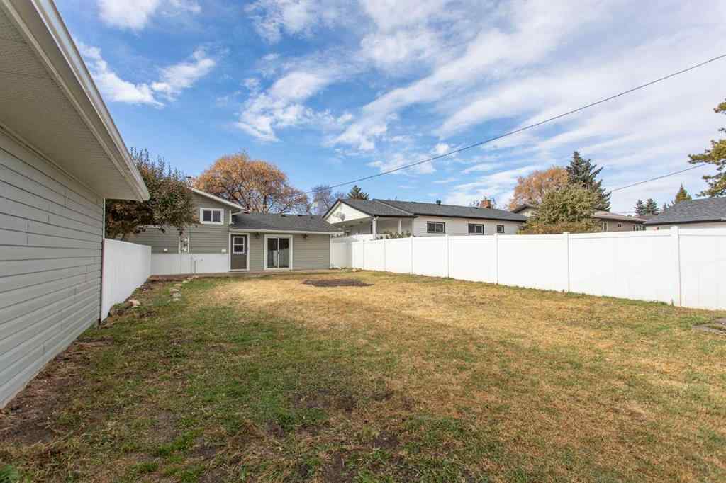 MLS® A2240455 - 5233 47 Street  in Downtown Lacombe Lacombe, Residential