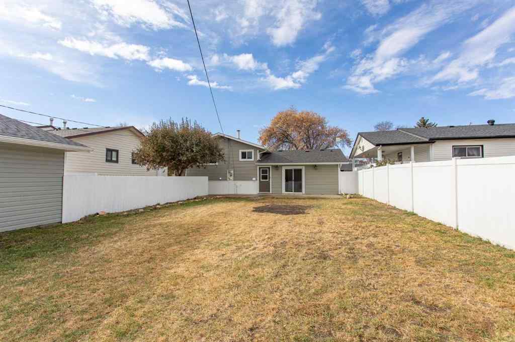 MLS® A2240455 - 5233 47 Street  in Downtown Lacombe Lacombe, Residential