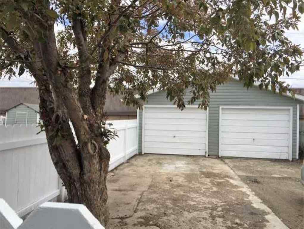 MLS® A2240455 - 5233 47 Street  in Downtown Lacombe Lacombe, Residential