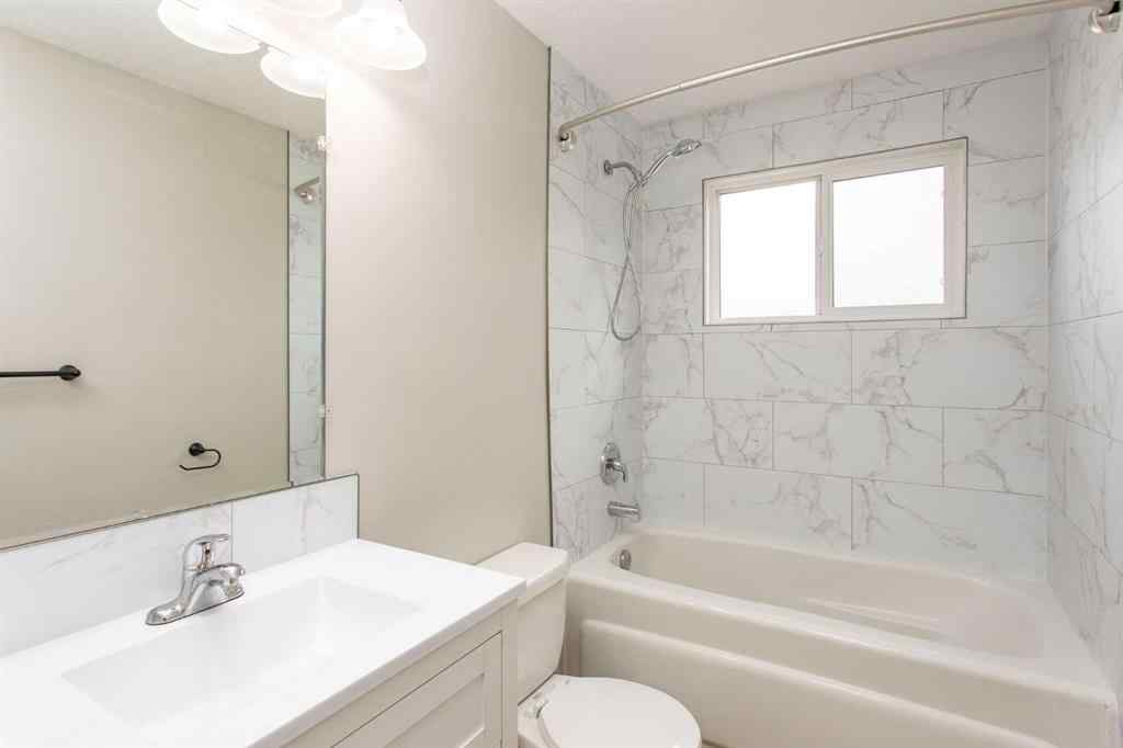 MLS® A2240455 - 5233 47 Street  in Downtown Lacombe Lacombe, Residential