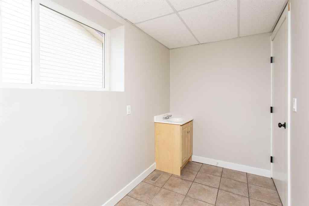 MLS® A2240455 - 5233 47 Street  in Downtown Lacombe Lacombe, Residential