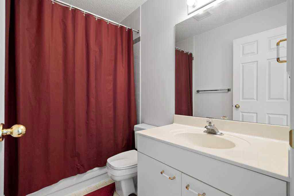 MLS® A2240460 - 4 Hampshire Circle NW in Hamptons Calgary, Residential