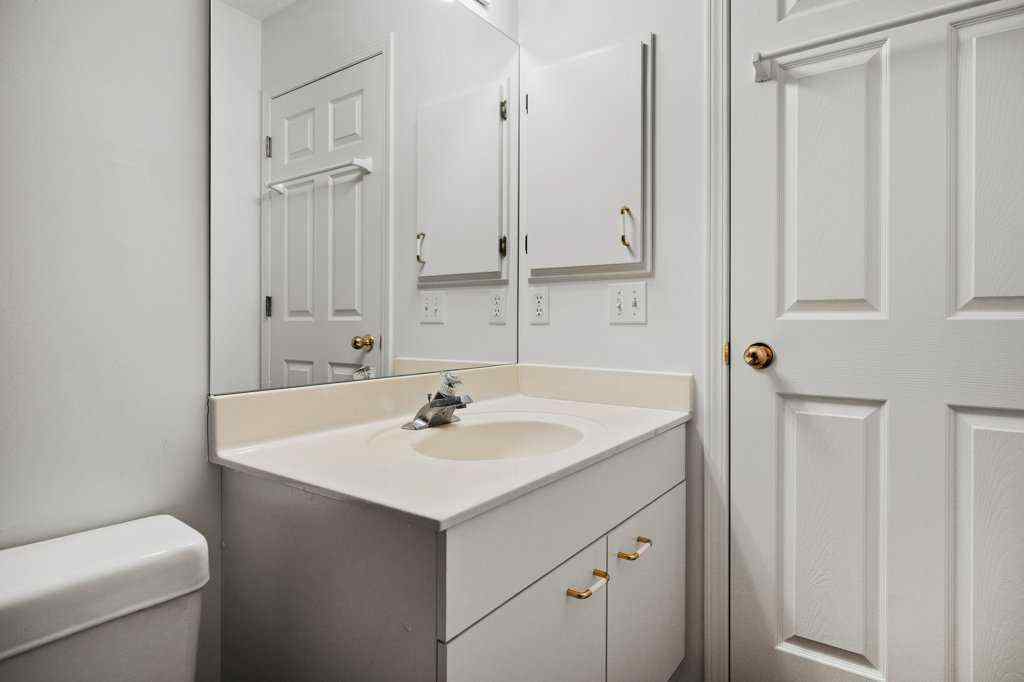 MLS® A2240460 - 4 Hampshire Circle NW in Hamptons Calgary, Residential