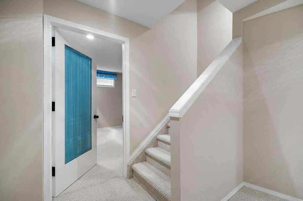MLS® A2240460 - 4 Hampshire Circle NW in Hamptons Calgary, Residential