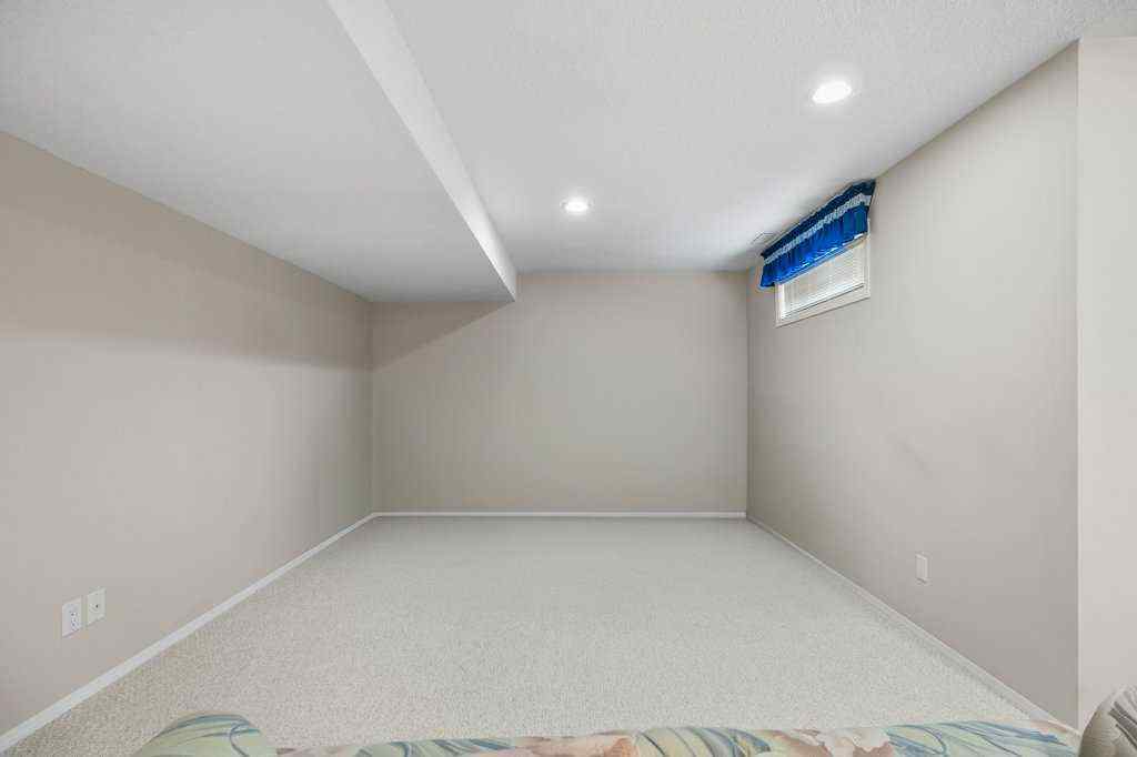 MLS® A2240460 - 4 Hampshire Circle NW in Hamptons Calgary, Residential