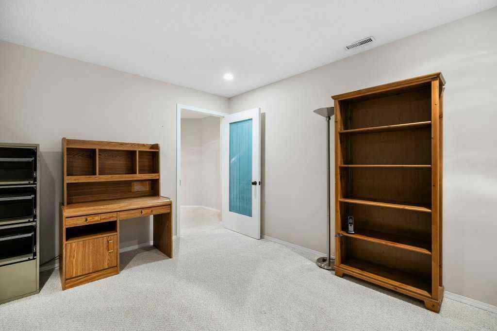 MLS® A2240460 - 4 Hampshire Circle NW in Hamptons Calgary, Residential