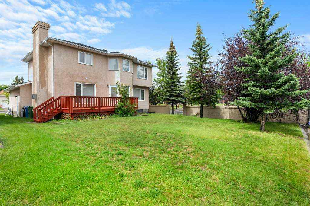 MLS® A2240460 - 4 Hampshire Circle NW in Hamptons Calgary, Residential