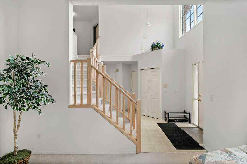 MLS® A2240460 - 4 Hampshire Circle NW in Hamptons Calgary, Residential