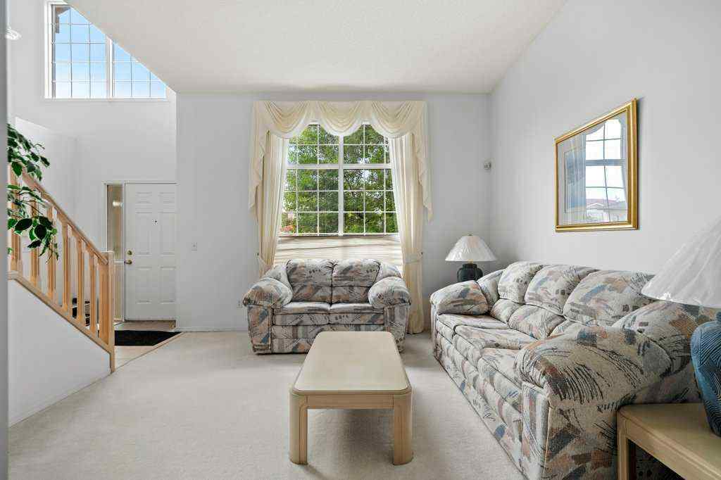 MLS® A2240460 - 4 Hampshire Circle NW in Hamptons Calgary, Residential