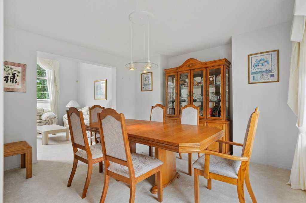 MLS® A2240460 - 4 Hampshire Circle NW in Hamptons Calgary, Residential