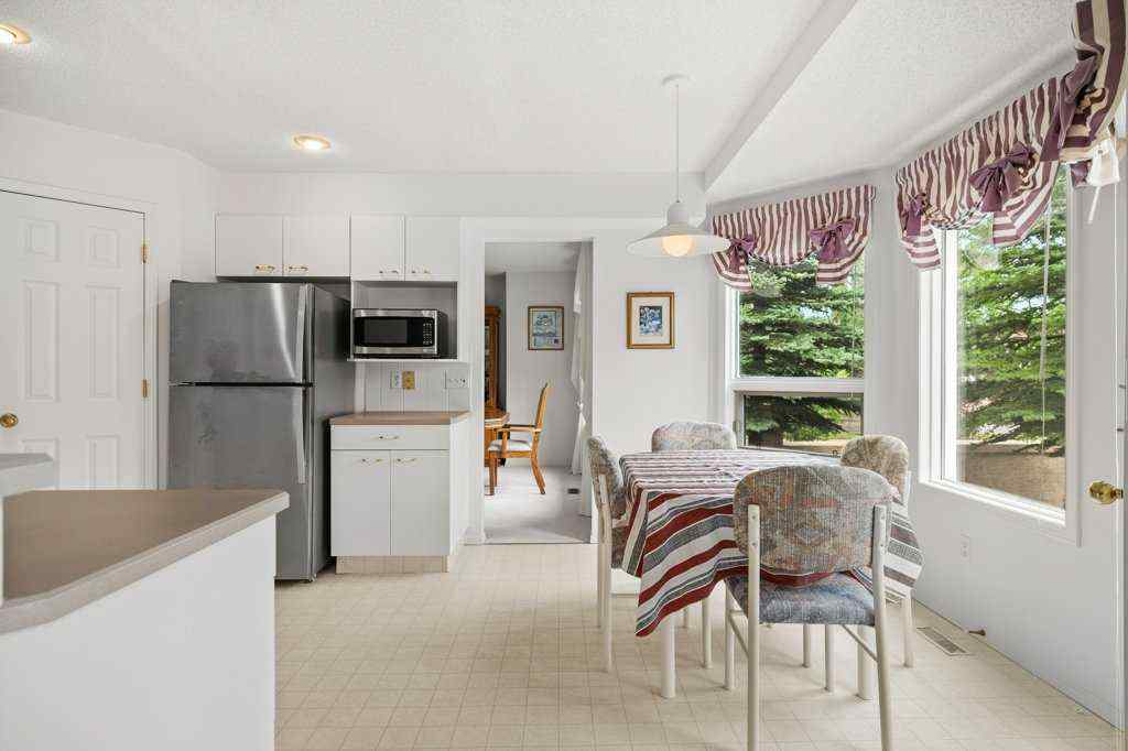 MLS® A2240460 - 4 Hampshire Circle NW in Hamptons Calgary, Residential