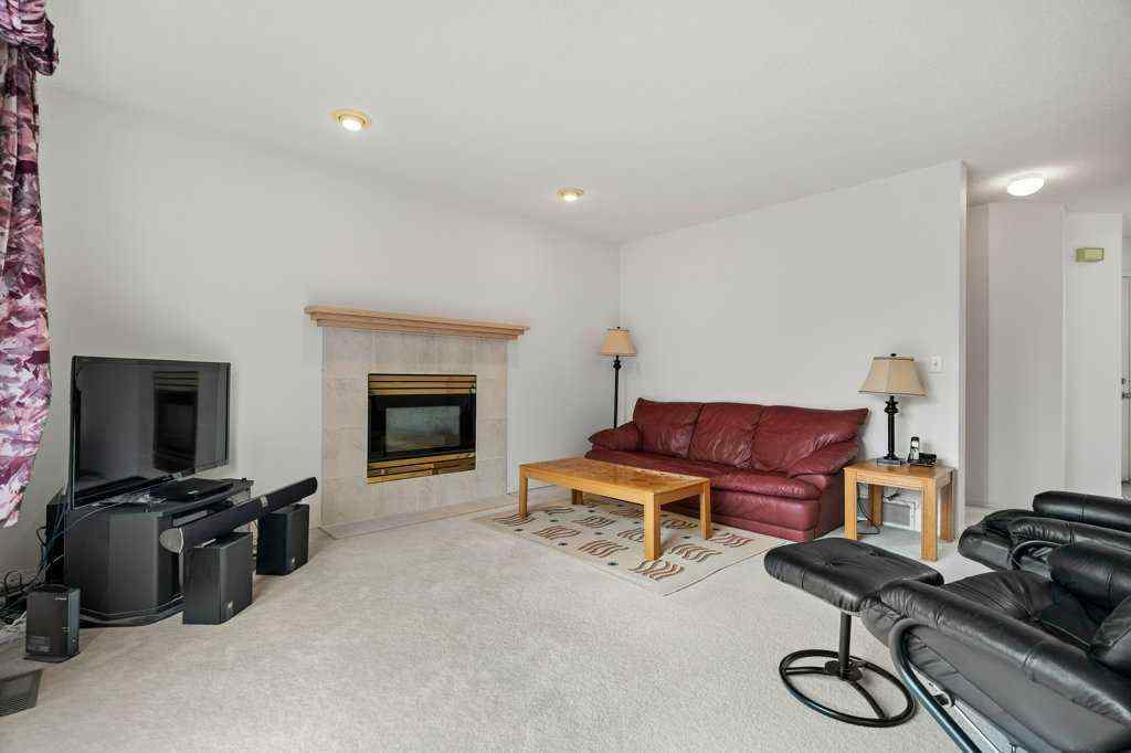MLS® A2240460 - 4 Hampshire Circle NW in Hamptons Calgary, Residential