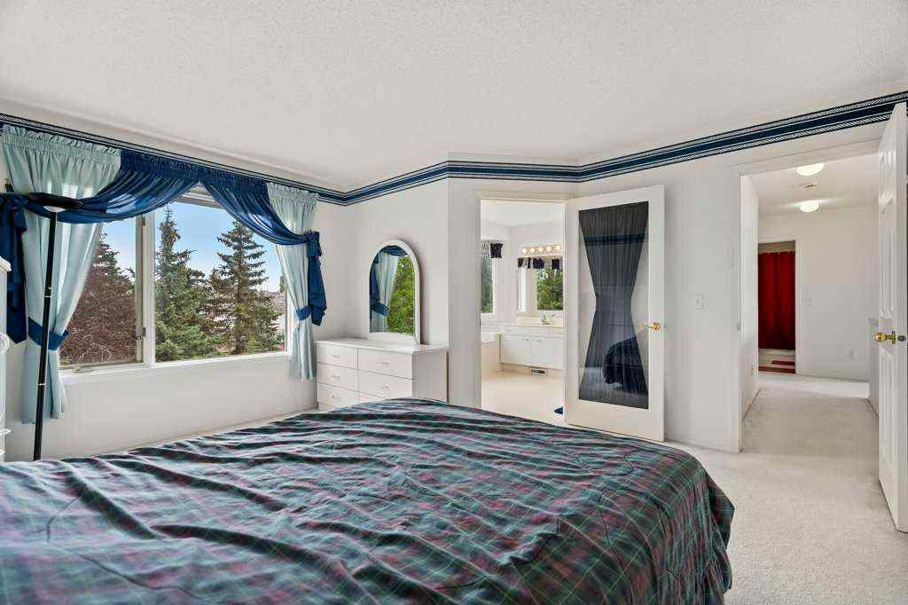 MLS® A2240460 - 4 Hampshire Circle NW in Hamptons Calgary, Residential