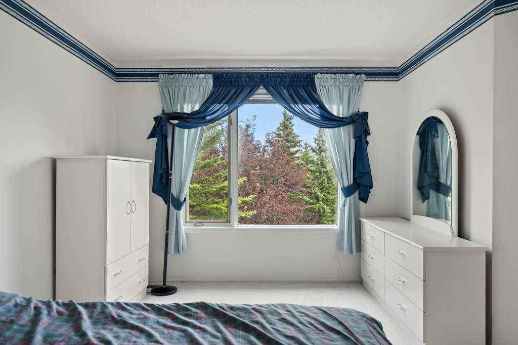 MLS® A2240460 - 4 Hampshire Circle NW in Hamptons Calgary, Residential