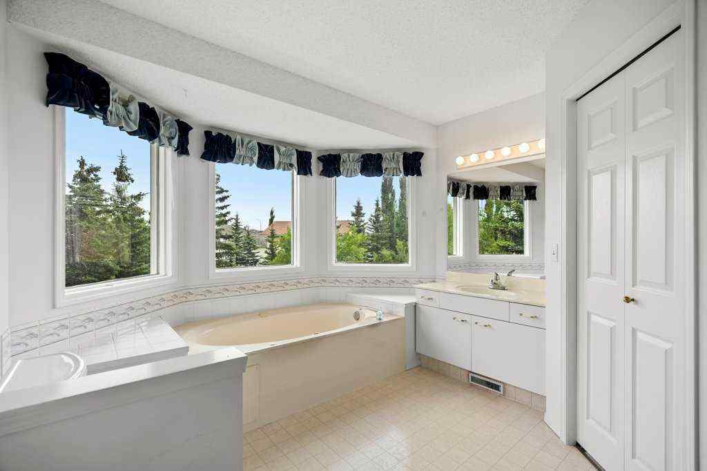 MLS® A2240460 - 4 Hampshire Circle NW in Hamptons Calgary, Residential