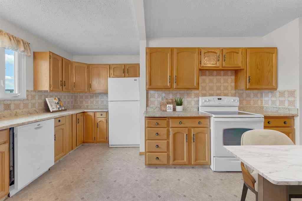 MLS® A2240468 - 6 Fir Street  in Fairview Red Deer, Residential