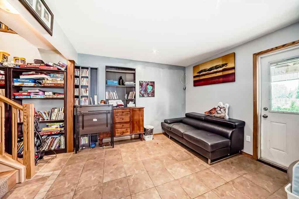 MLS® A2240520 - 4827 56 Avenue  in Madison Park Innisfail, Residential