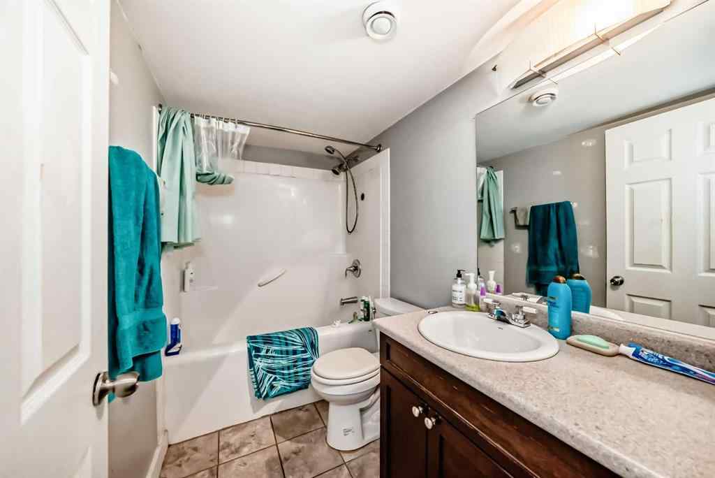 MLS® A2240520 - 4827 56 Avenue  in Madison Park Innisfail, Residential