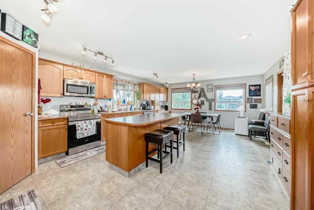 MLS® A2240520 - 4827 56 Avenue  in Madison Park Innisfail, Residential