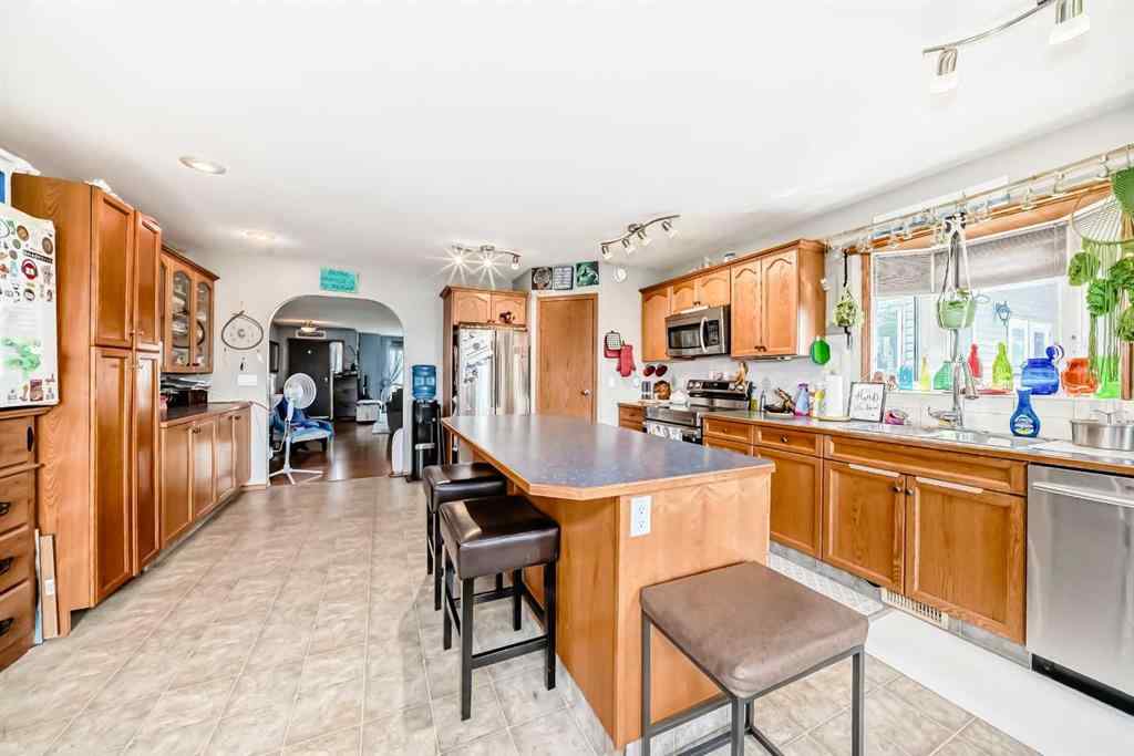 MLS® A2240520 - 4827 56 Avenue  in Madison Park Innisfail, Residential