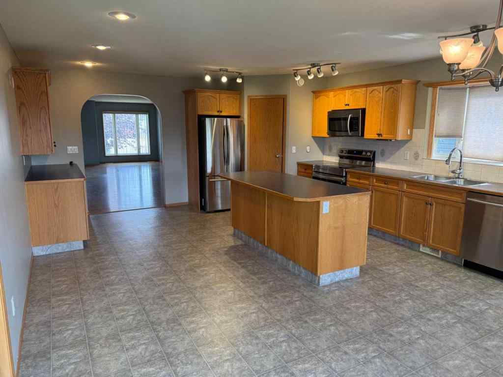 MLS® A2240520 - 4827 56 Avenue  in Madison Park Innisfail, Residential