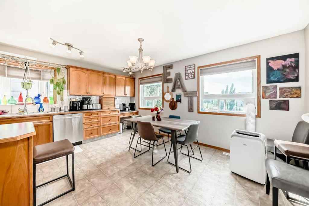 MLS® A2240520 - 4827 56 Avenue  in Madison Park Innisfail, Residential