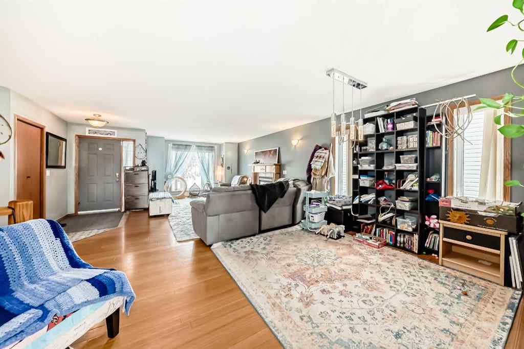 MLS® A2240520 - 4827 56 Avenue  in Madison Park Innisfail, Residential