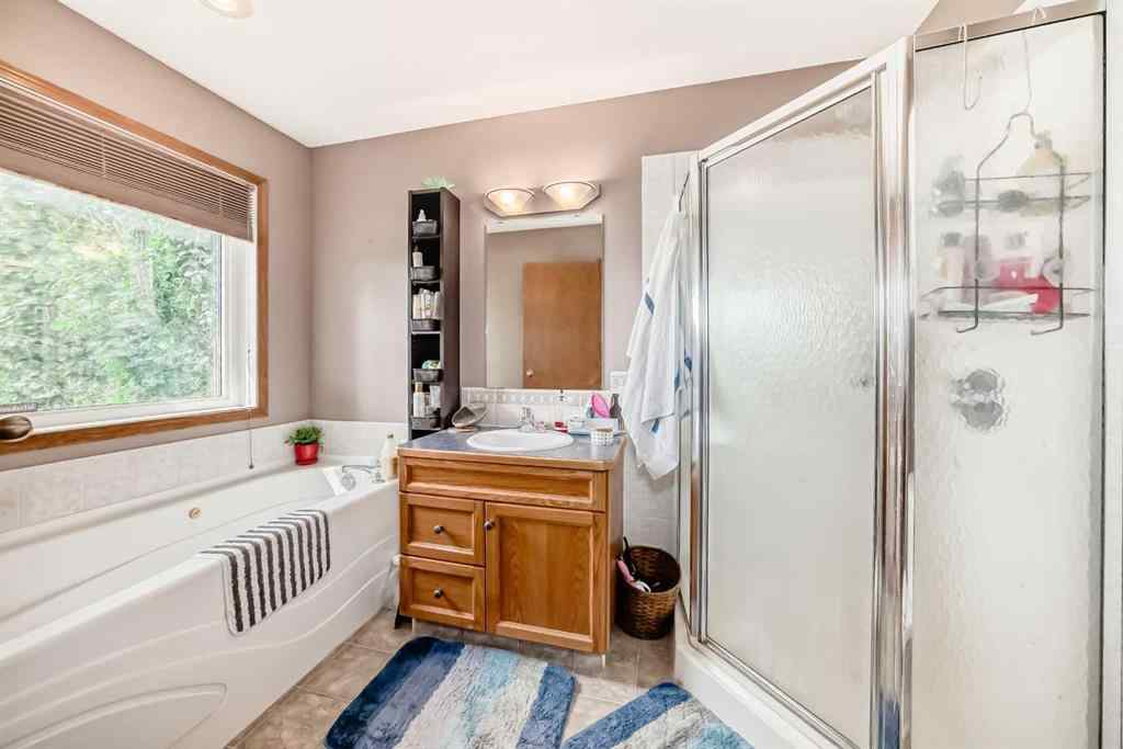 MLS® A2240520 - 4827 56 Avenue  in Madison Park Innisfail, Residential