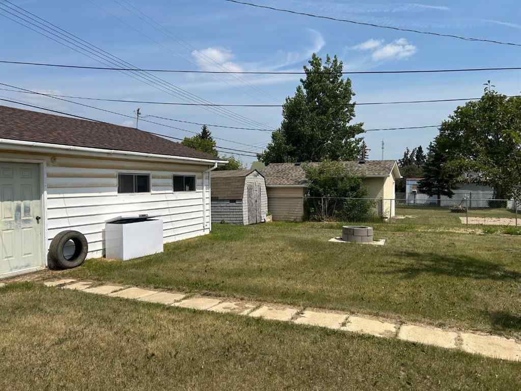 MLS® A2240602 - 4912 49 Street  in Hardisty Hardisty, Residential