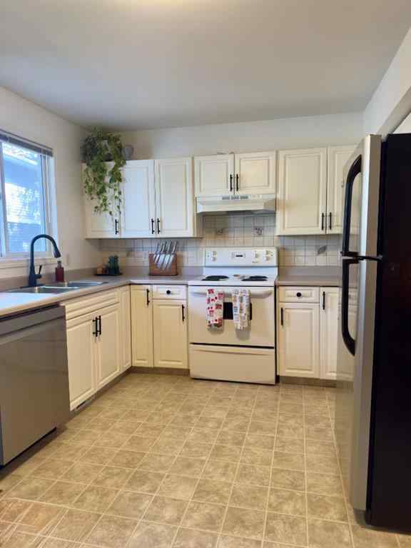 MLS® A2240642 - 552 Regal Park NE in Renfrew Calgary, Residential