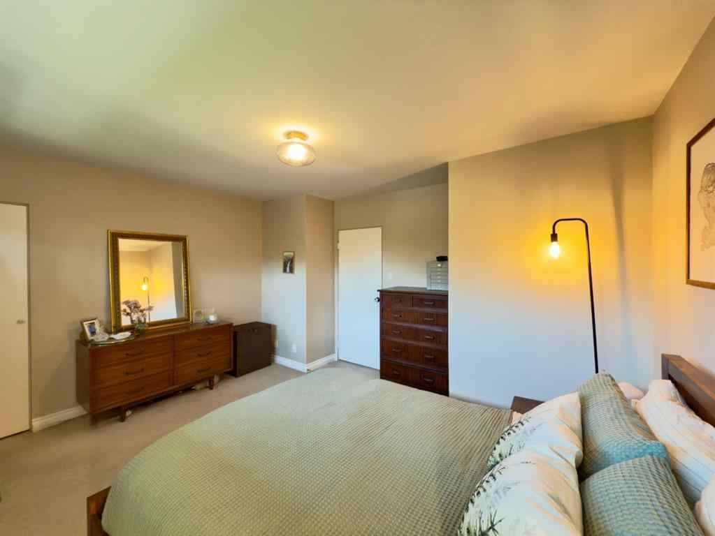 MLS® A2240642 - 552 Regal Park NE in Renfrew Calgary, Residential