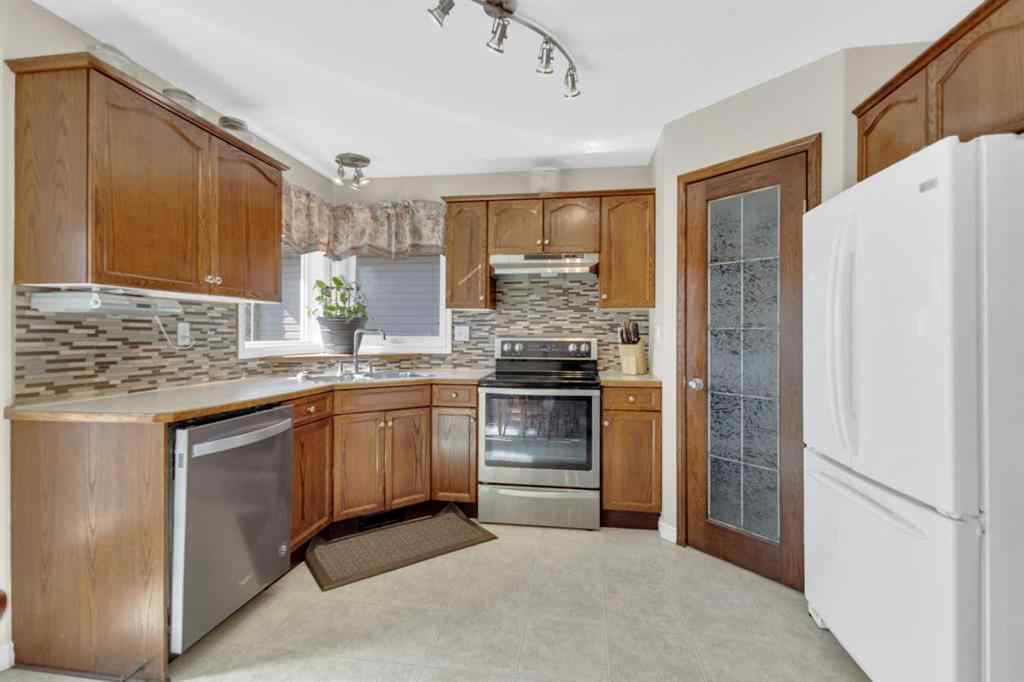 MLS® A2240651 - 5617 Park Street  in Panorama Estates Blackfalds, Residential