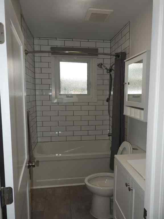 MLS® A2240679 - 5919 52 Avenue  in Fairview Red Deer, Residential