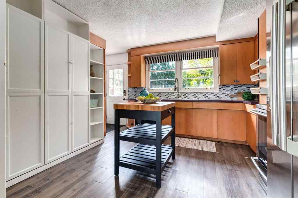 MLS® A2240710 - 6707 Bow Crescent NW in Bowness Calgary, Residential