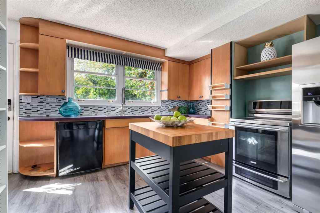 MLS® A2240710 - 6707 Bow Crescent NW in Bowness Calgary, Residential