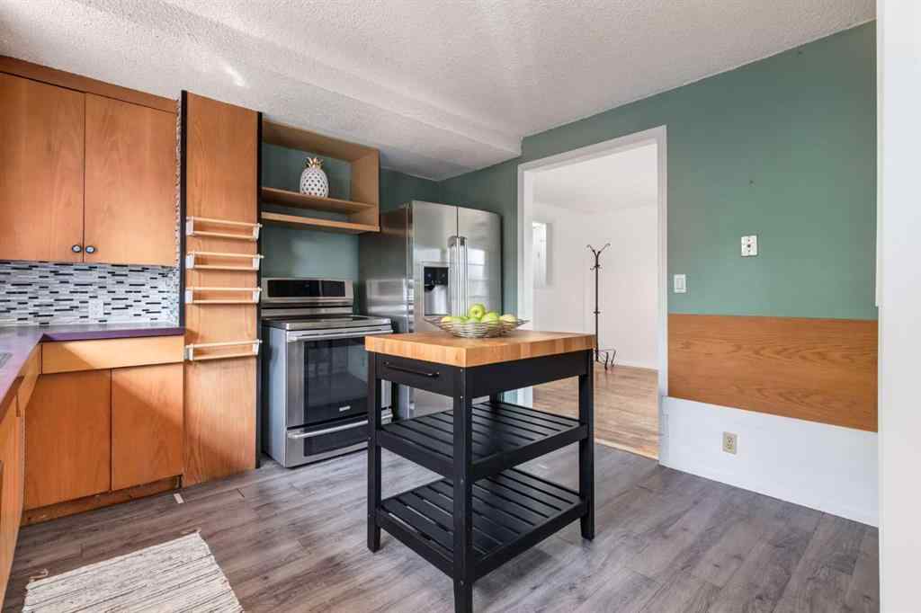 MLS® A2240710 - 6707 Bow Crescent NW in Bowness Calgary, Residential