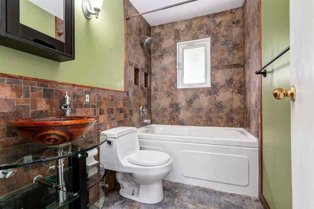 MLS® A2240710 - 6707 Bow Crescent NW in Bowness Calgary, Residential