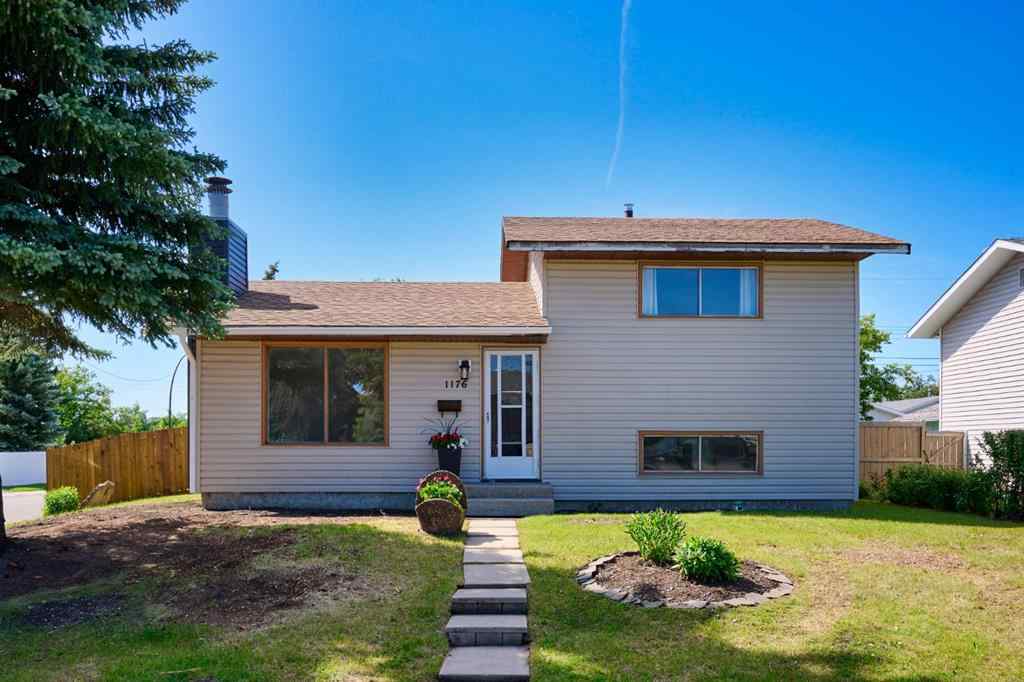 MLS® A2240785 - 1176 Penrith Crescent SE in Penbrooke Meadows Calgary, Residential