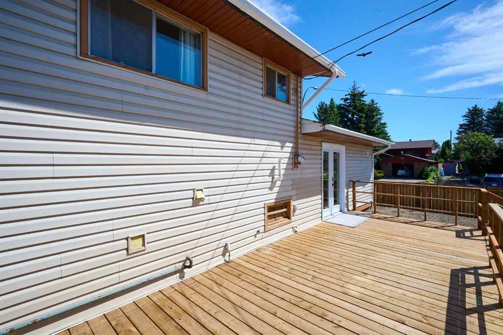 MLS® A2240785 - 1176 Penrith Crescent SE in Penbrooke Meadows Calgary, Residential