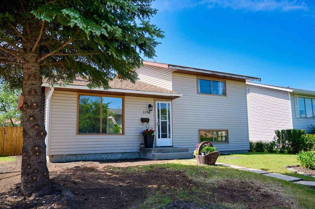 MLS® A2240785 - 1176 Penrith Crescent SE in Penbrooke Meadows Calgary, Residential