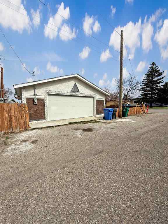 MLS® A2240805 - 601 25 Street N in Majestic Place Lethbridge, Residential