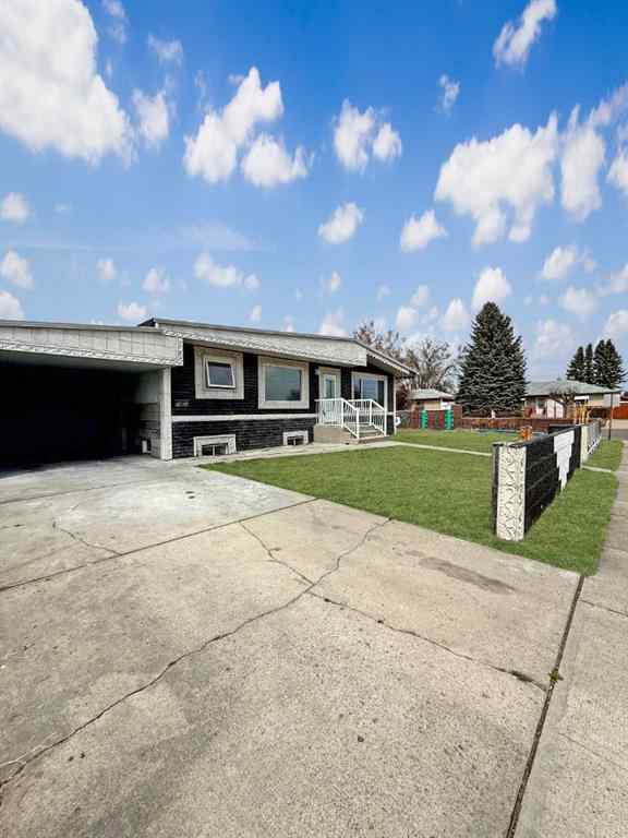 MLS® A2240805 - 601 25 Street N in Majestic Place Lethbridge, Residential