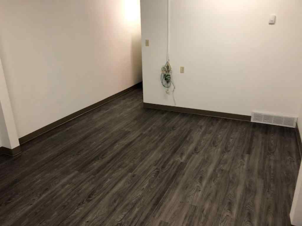 MLS® A2240832 - Unit #Bay 5 8618 112 Street  in Richmond Industrial Park Grande Prairie, Commercial