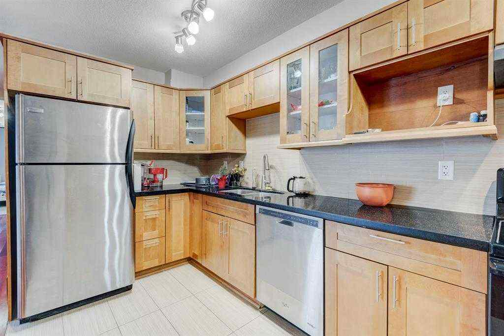 MLS® A2240847 - Unit #209 1422 Centre A Street NE in Crescent Heights Calgary, Residential