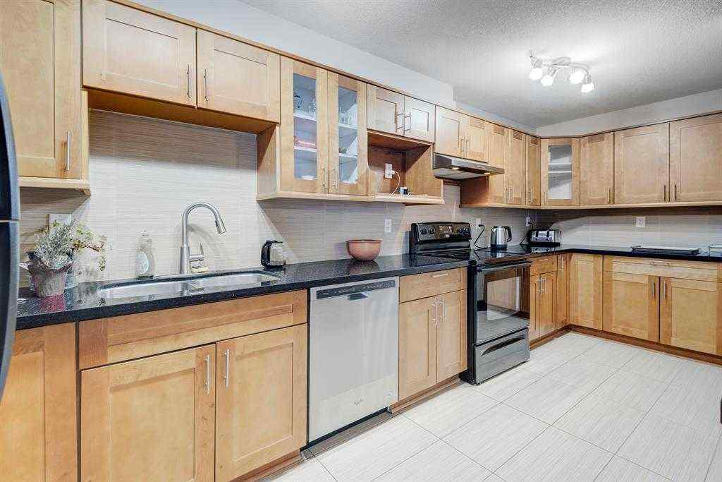 MLS® A2240847 - Unit #209 1422 Centre A Street NE in Crescent Heights Calgary, Residential